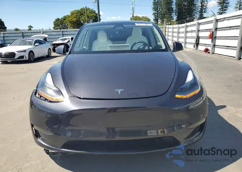 2024 Tesla Model Y z USA, uszkodzony, nr VIN 7SAYGDED7RF212493